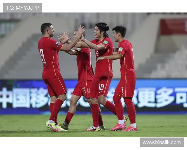 法甲球员防守能力数据对比与中后场战术表现解析 法甲球员防守能力数据对比与中后场战术表现解析