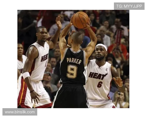 2013年NBA总决赛首战马刺主场力克热火詹韦合砍45分